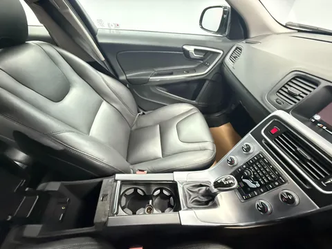 Volvo V60 Cross Country 2.0 D4 SE Nav Auto Euro 6 (s/s) 5dr