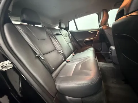 Volvo V60 Cross Country 2.0 D4 SE Nav Auto Euro 6 (s/s) 5dr