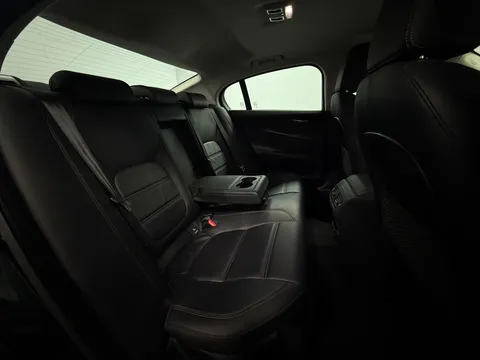 JAGUAR XE 2.0d Prestige 4dr