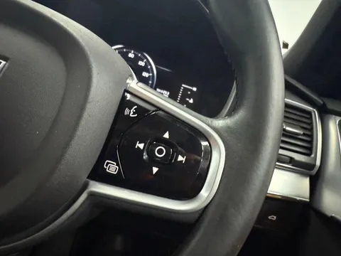 VOLVO XC90 2.0 D5 PowerPulse Momentum Pro 5dr AWD Geartronic