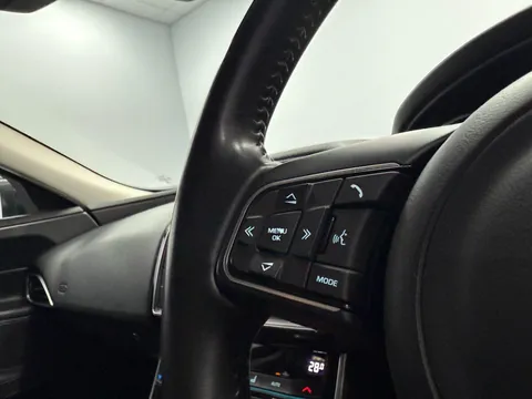 JAGUAR XE 2.0d Prestige 4dr