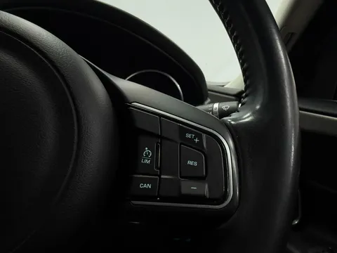 JAGUAR XE 2.0d Prestige 4dr