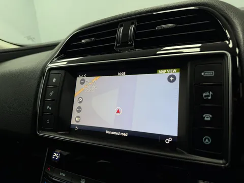 JAGUAR XE 2.0d Prestige 4dr