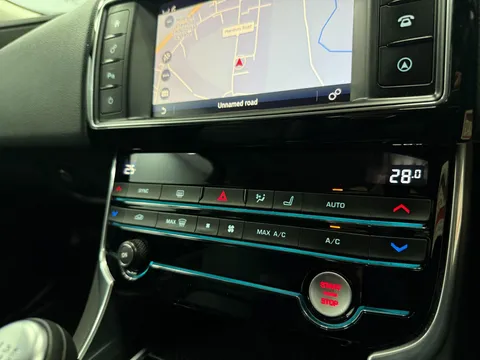 JAGUAR XE 2.0d Prestige 4dr