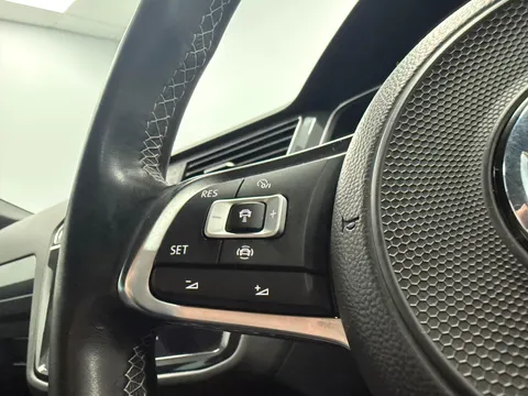 VOLKSWAGEN TIGUAN 2.0 TDi 150 R-Line Tech 5dr DSG