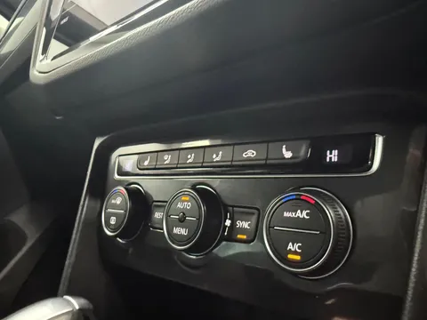 VOLKSWAGEN TIGUAN 2.0 TDi 150 R-Line Tech 5dr DSG
