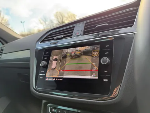 VOLKSWAGEN TIGUAN 2.0 TDi 150 R-Line Tech 5dr DSG