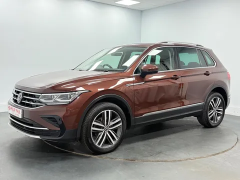 VOLKSWAGEN TIGUAN 2.0 TDI 4Motion Elegance 5dr DSG