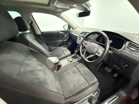 VOLKSWAGEN TIGUAN 2.0 TDI 4Motion Elegance 5dr DSG