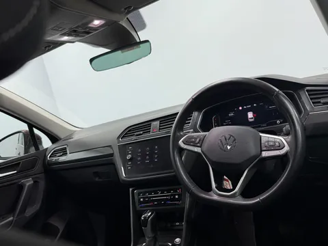 VOLKSWAGEN TIGUAN 2.0 TDI 4Motion Elegance 5dr DSG