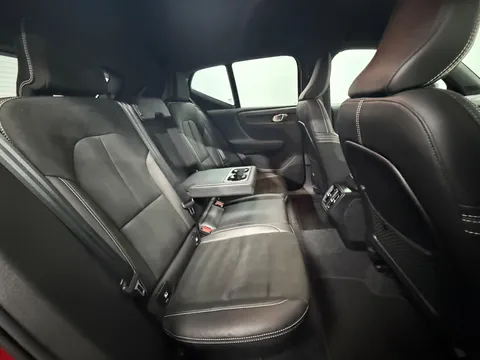 VOLVO XC40 2.0 D4 [190] R DESIGN Pro 5dr AWD Geartronic