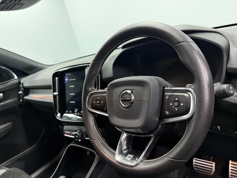 VOLVO XC40 2.0 D4 [190] R DESIGN Pro 5dr AWD Geartronic