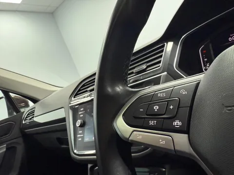 VOLKSWAGEN TIGUAN 2.0 TDI 4Motion Elegance 5dr DSG