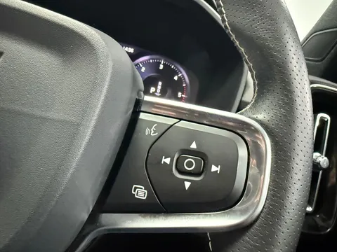 VOLVO XC40 2.0 D4 [190] R DESIGN Pro 5dr AWD Geartronic