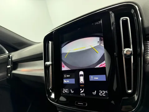 VOLVO XC40 2.0 D4 [190] R DESIGN Pro 5dr AWD Geartronic