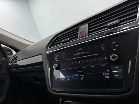 VOLKSWAGEN TIGUAN 2.0 TDI 4Motion Elegance 5dr DSG