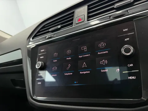 VOLKSWAGEN TIGUAN 2.0 TDI 4Motion Elegance 5dr DSG