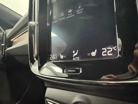 VOLVO XC40 2.0 D4 [190] R DESIGN Pro 5dr AWD Geartronic