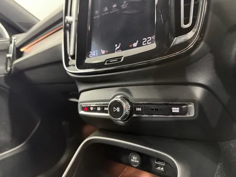 VOLVO XC40 2.0 D4 [190] R DESIGN Pro 5dr AWD Geartronic