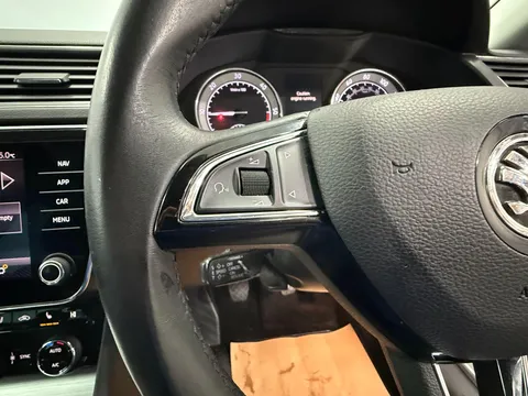 SKODA SUPERB 2.0 TDI CR SE Technology 5dr