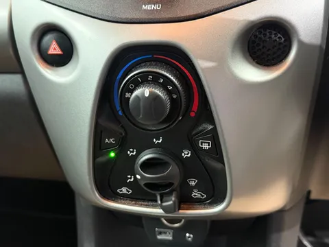 TOYOTA AYGO 1.0 VVT-i X-Play TSS 3dr