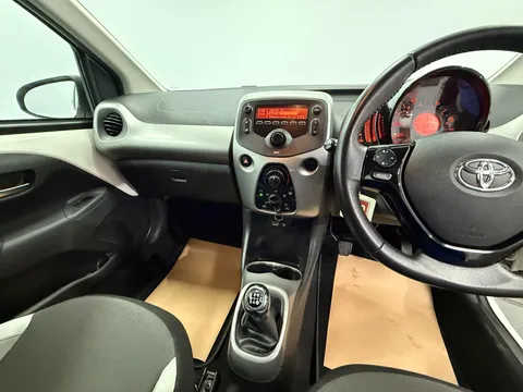 TOYOTA AYGO 1.0 VVT-i X-Play TSS 3dr