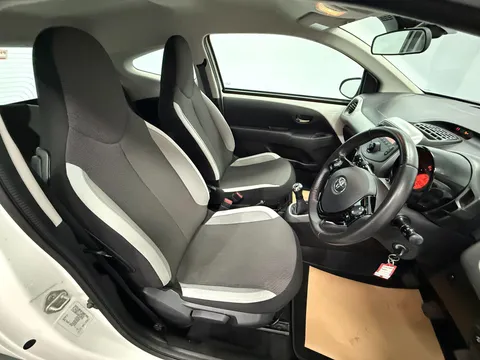 TOYOTA AYGO 1.0 VVT-i X-Play TSS 3dr