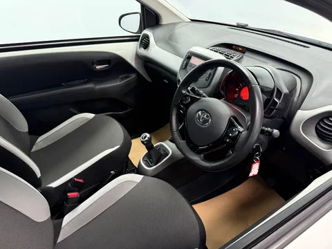 TOYOTA AYGO 1.0 VVT-i X-Play TSS 3dr