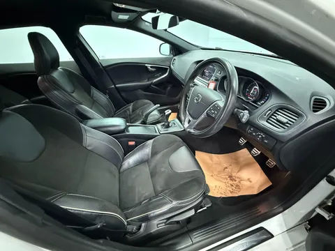 VOLVO V40 T3 [152] R DESIGN Nav Plus 5dr