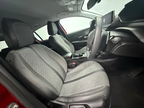 PEUGEOT 208 1.2 Hybrid 100 Allure 5dr e-DSC6