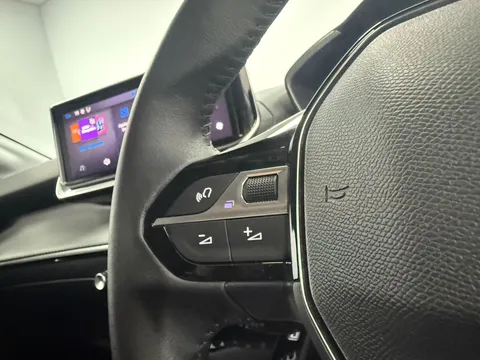 PEUGEOT 208 1.2 Hybrid 100 Allure 5dr e-DSC6