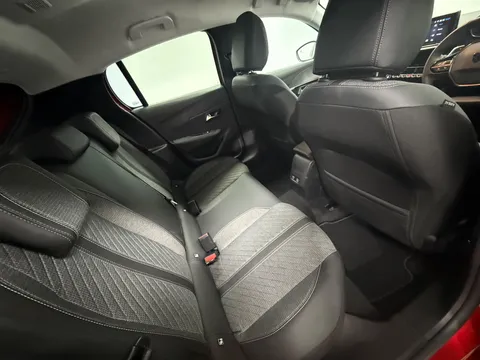 PEUGEOT 208 1.2 Hybrid 100 Allure 5dr e-DSC6