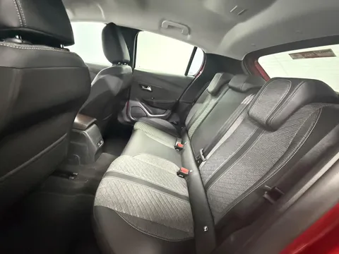 PEUGEOT 208 1.2 Hybrid 100 Allure 5dr e-DSC6