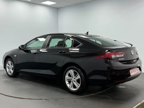 VAUXHALL INSIGNIA DIESEL GRAND SPORT 1.5 Turbo D SE Nav 5dr