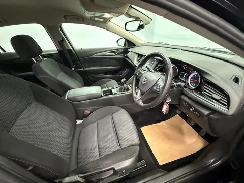 VAUXHALL INSIGNIA DIESEL GRAND SPORT 1.5 Turbo D SE Nav 5dr