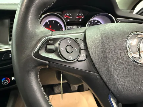 VAUXHALL INSIGNIA DIESEL GRAND SPORT 1.5 Turbo D SE Nav 5dr