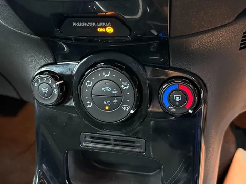 FORD FIESTA 1.25 82 Zetec Black 5dr