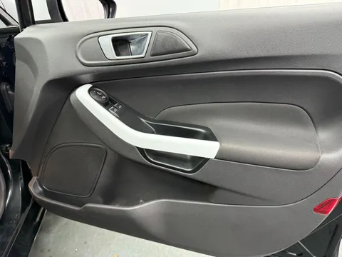 FORD FIESTA 1.25 82 Zetec Black 5dr