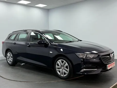 VAUXHALL INSIGNIA DIESEL SPORTS TOURER 1.6 Turbo D [136] Design Nav 5dr