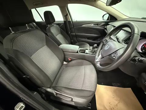 VAUXHALL INSIGNIA DIESEL SPORTS TOURER 1.6 Turbo D [136] Design Nav 5dr