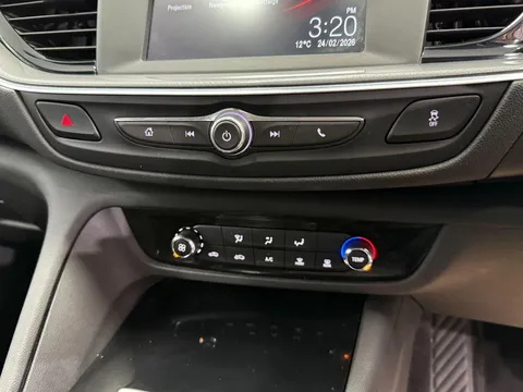 VAUXHALL INSIGNIA DIESEL SPORTS TOURER 1.6 Turbo D [136] Design Nav 5dr