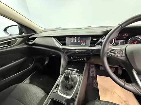 VAUXHALL INSIGNIA DIESEL SPORTS TOURER 1.6 Turbo D [136] Design Nav 5dr