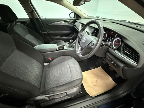 VAUXHALL INSIGNIA DIESEL SPORTS TOURER 1.6 Turbo D [136] Design Nav 5dr