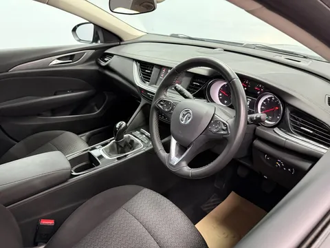 VAUXHALL INSIGNIA DIESEL SPORTS TOURER 1.6 Turbo D [136] Design Nav 5dr