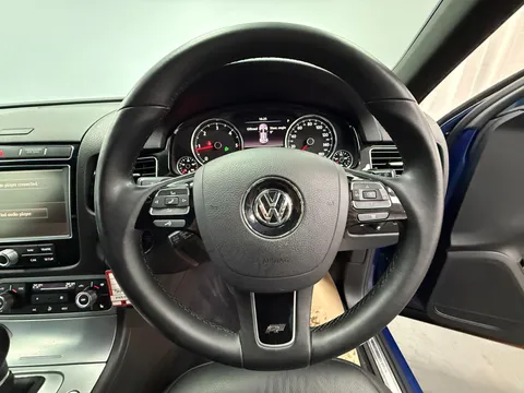 VOLKSWAGEN TOUAREG 3.0 V6 TDI BlueMotion Tech 262 R-Line 5dr Tip Auto