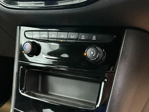 VAUXHALL ASTRA 1.6T 16V 200 SRi Vx-line Nav 5dr