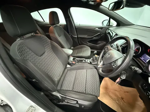 VAUXHALL ASTRA 1.6T 16V 200 SRi Vx-line Nav 5dr