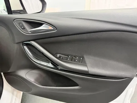 VAUXHALL ASTRA 1.6T 16V 200 SRi Vx-line Nav 5dr