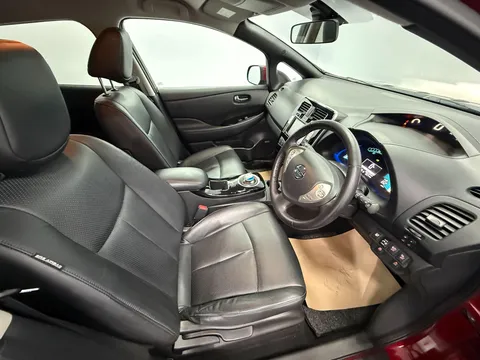 NISSAN LEAF 80kW Tekna 30kWh 5dr Auto