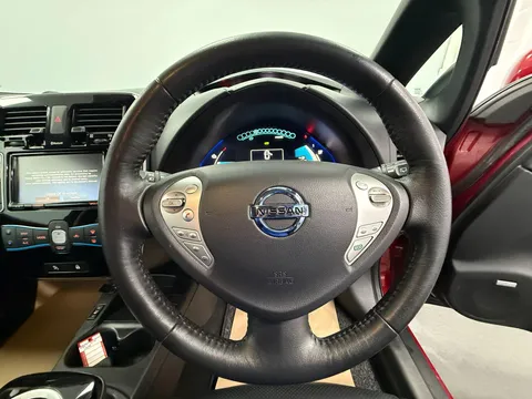 NISSAN LEAF 80kW Tekna 30kWh 5dr Auto